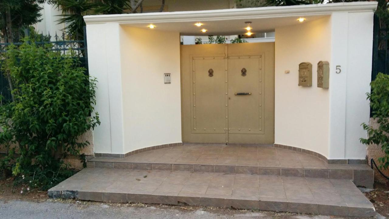 Lovely 2-Bedroom Apartment At Greek Riviera Vári Dış mekan fotoğraf