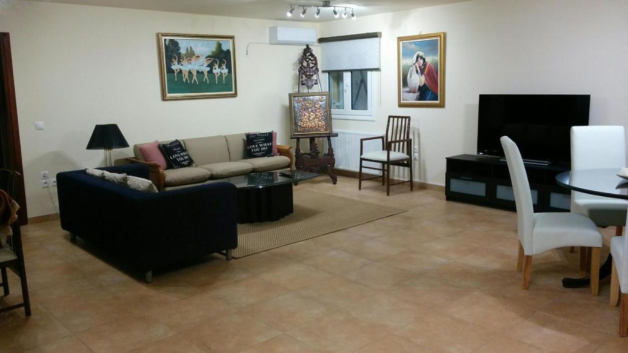 Lovely 2-Bedroom Apartment At Greek Riviera Vári Dış mekan fotoğraf