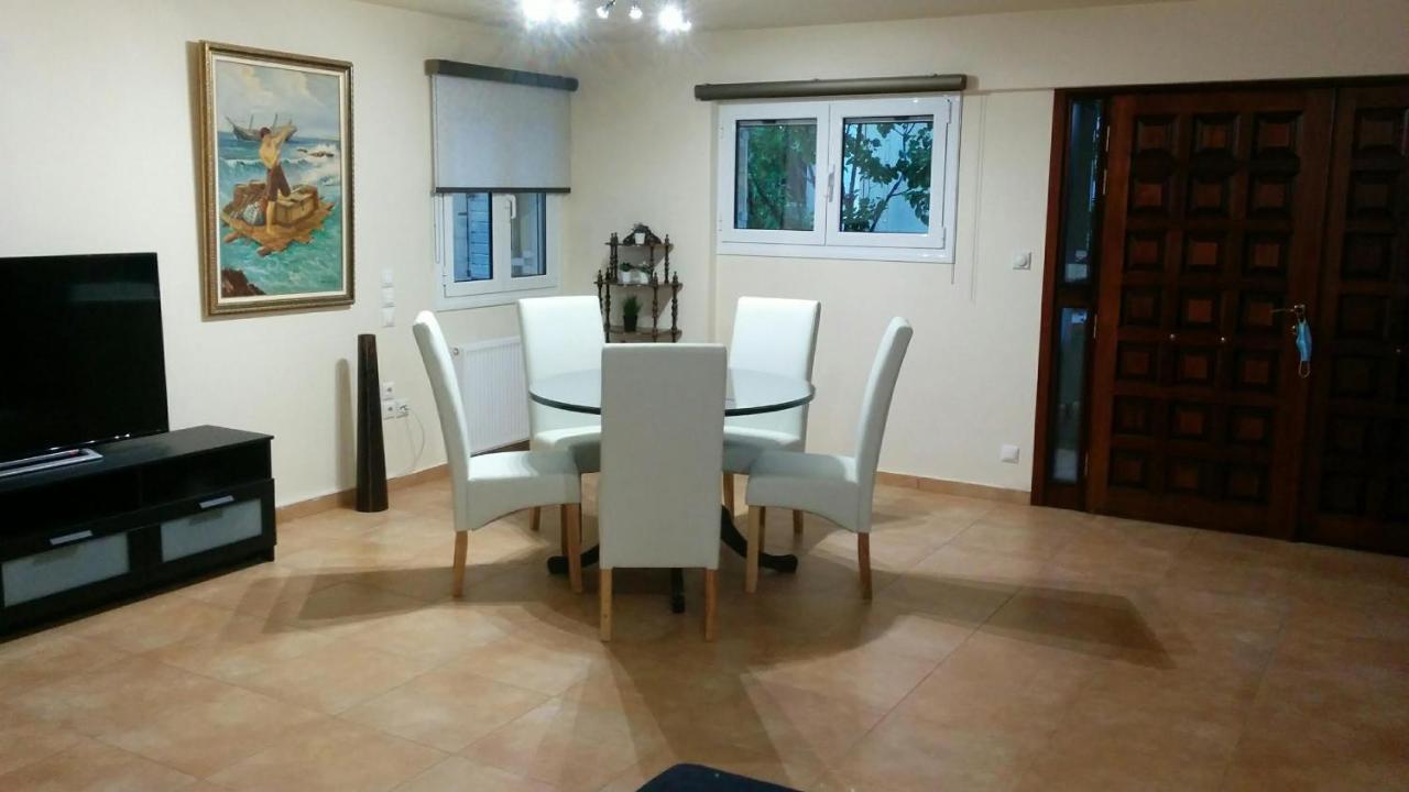 Lovely 2-Bedroom Apartment At Greek Riviera Vári Dış mekan fotoğraf
