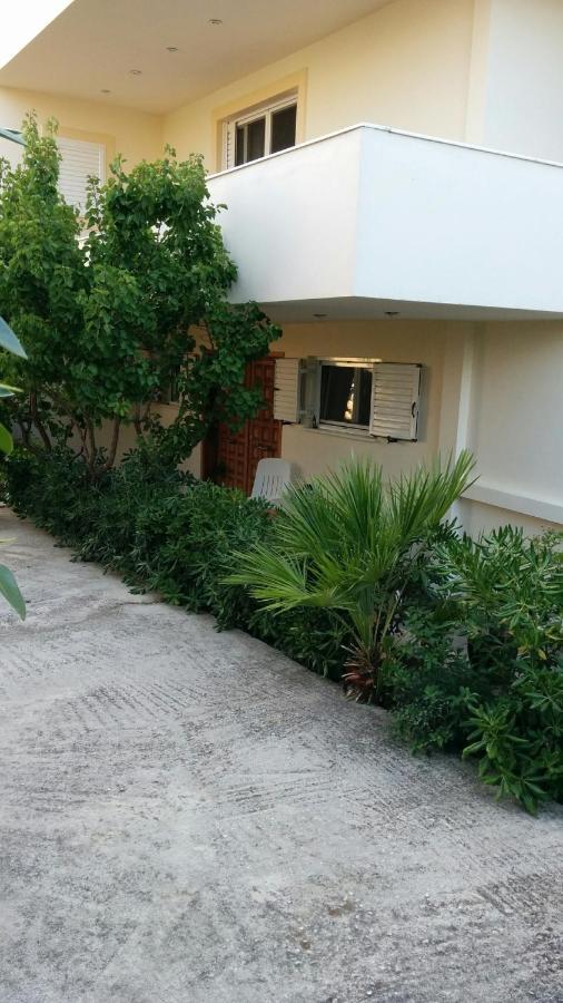 Lovely 2-Bedroom Apartment At Greek Riviera Vári Dış mekan fotoğraf