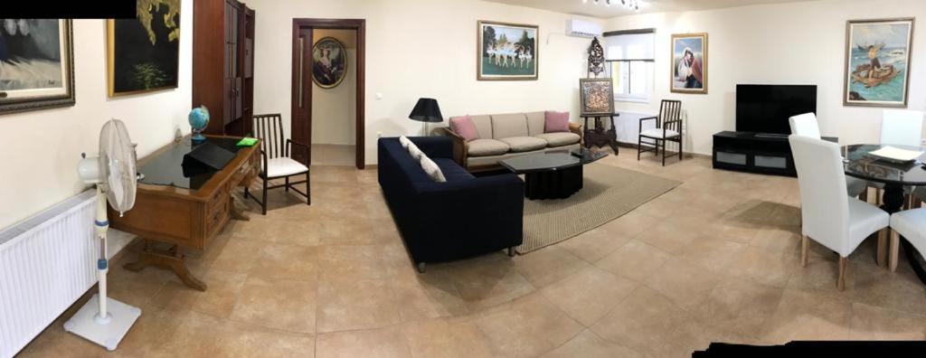 Lovely 2-Bedroom Apartment At Greek Riviera Vári Dış mekan fotoğraf